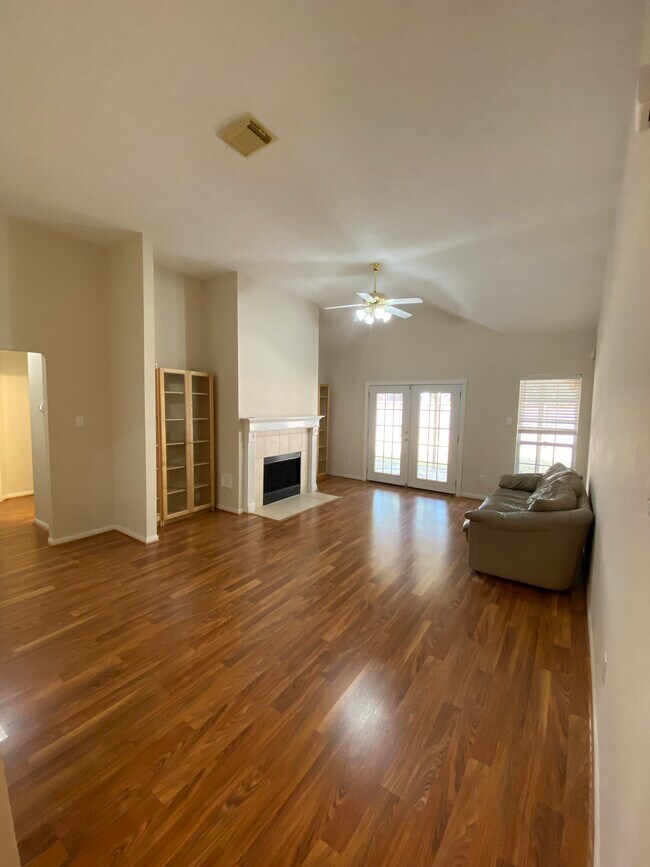 Building Photo - 16534 Wheatfield Dr