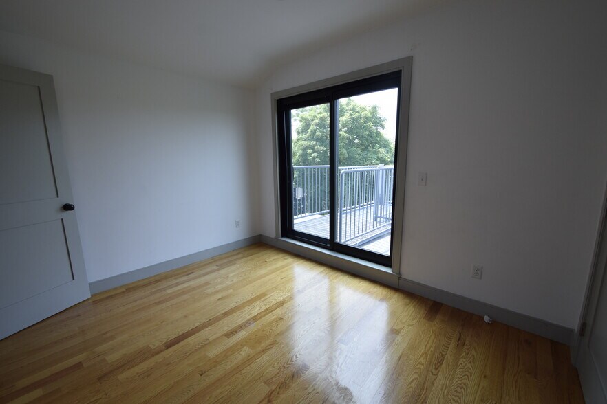 Building Photo - 15 Maywood St