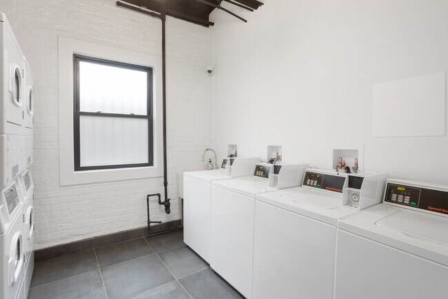 Building Photo - 6026 N Winthrop Ave