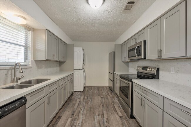 Building Photo - 14119 Bella Dr
