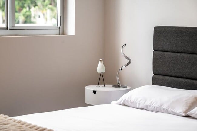 Building Photo - 155 E Boca Raton Rd