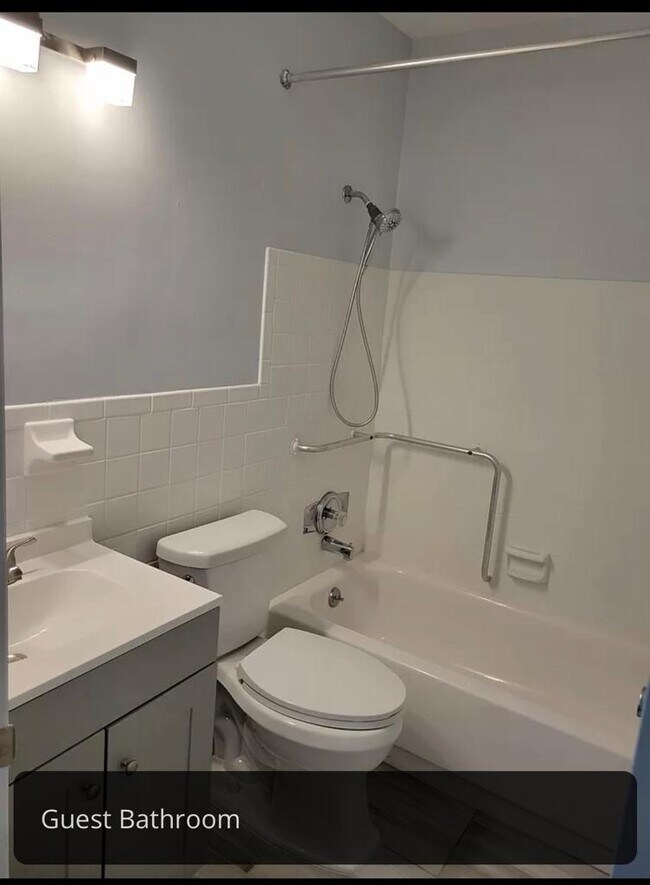 Guest Bath - 2429 Ecuadorian Way