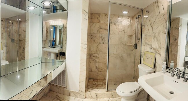 Building Photo - 3100 NE 49th St