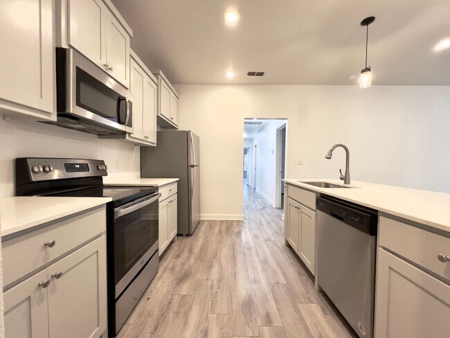 Building Photo - PRE-LEASING FOR JUNE OR JULY! Spacious 3-Bedroom Townhouse Near Texas Tech