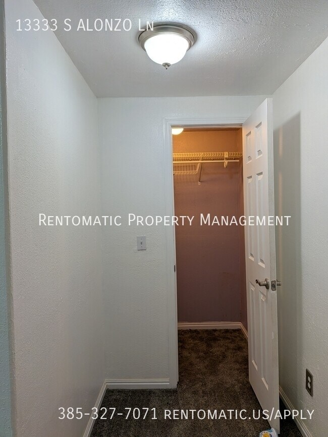 Building Photo - 13333 Alonzo Ln