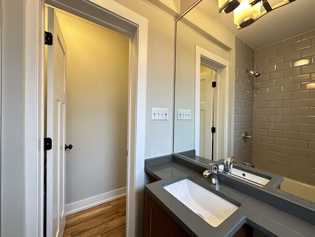 Building Photo - 555 W Arlington