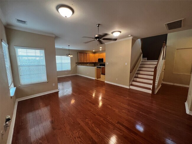 Primary Photo - 6704 Menchaca Rd
