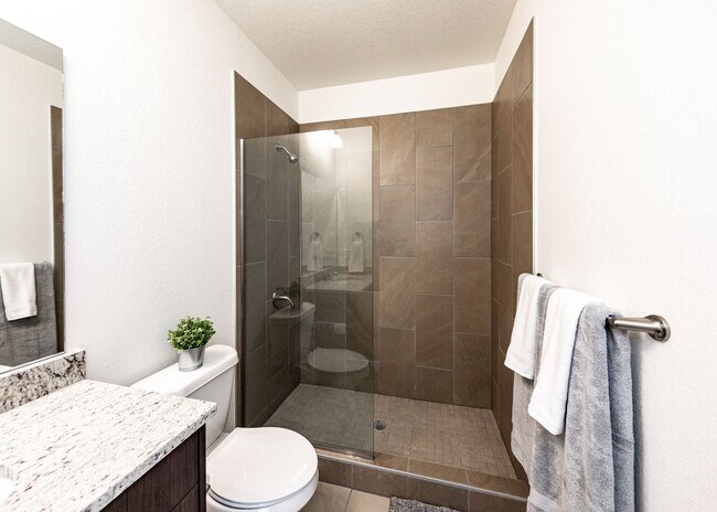 Building Photo - Westside 1 bed, 1 bath Luxury Apartment near Garden of the Gods