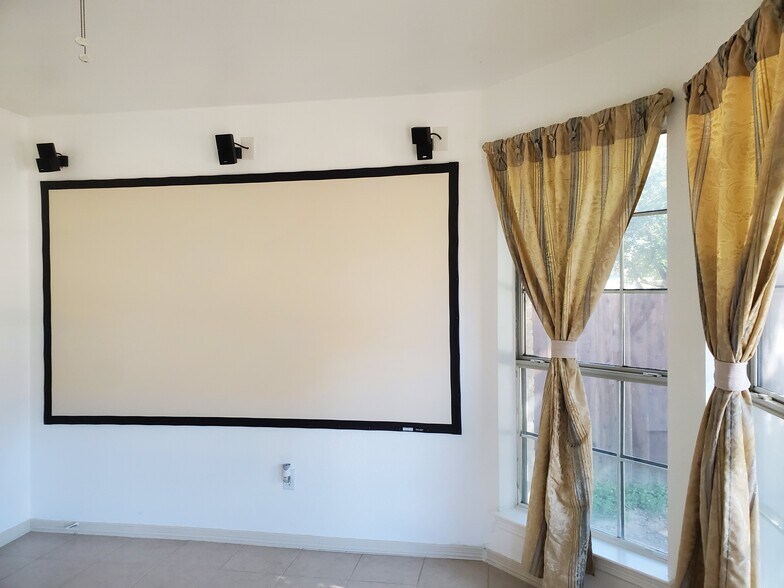 Building Photo - 6812 Coldwater Canyon Rd