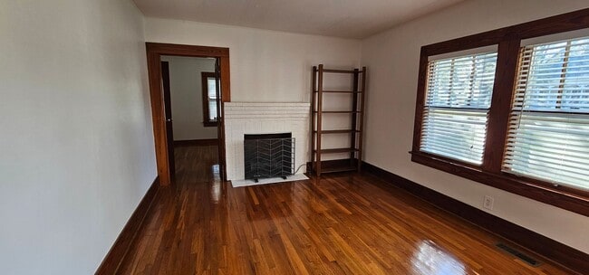 Building Photo - Lovely in Milner