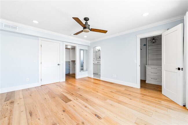 Building Photo - 308 7th St