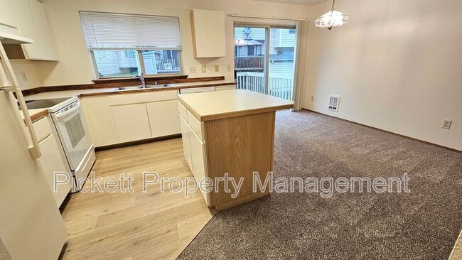 Building Photo - 1334 NE Jasmine Ln