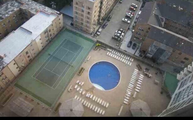 Pool, Tennis Court, Sun Deck - 3930 N Pine Grove Ave