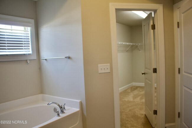 Building Photo - 368 Wheatfield Way
