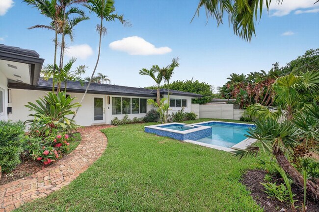 Building Photo - 1981 Coral Gardens Dr