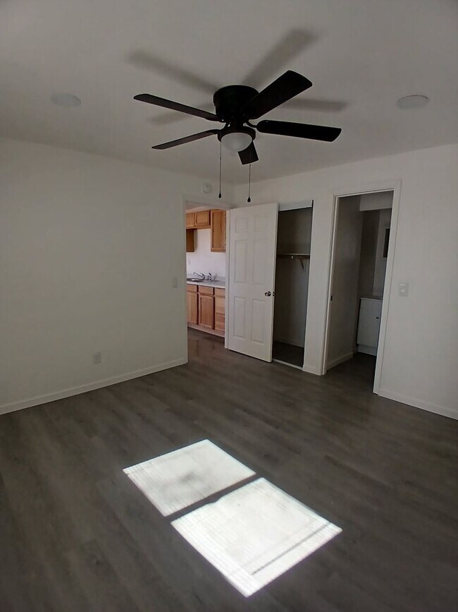 Building Photo - 232 W Barbara St