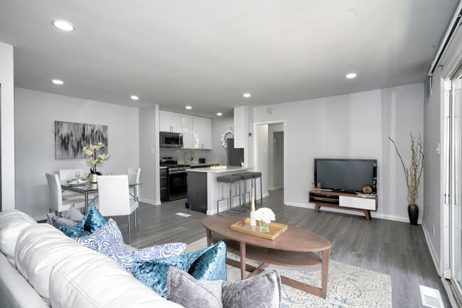 Building Photo - Edge at Greentree