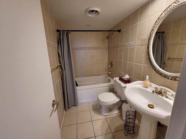 Building Photo - 401 Golden Isles Dr