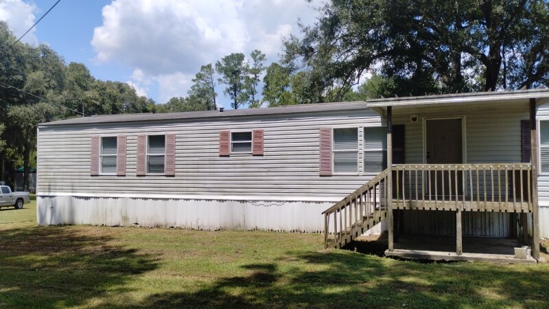 Building Photo - 143 SE Laurence CT