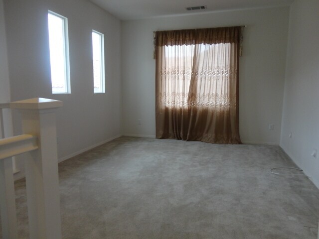 Building Photo - Beautiful 5 + 3 Castaic Home Loft/Office Area