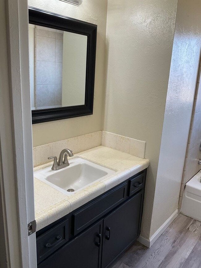 Building Photo - APPLY NOW!!!!