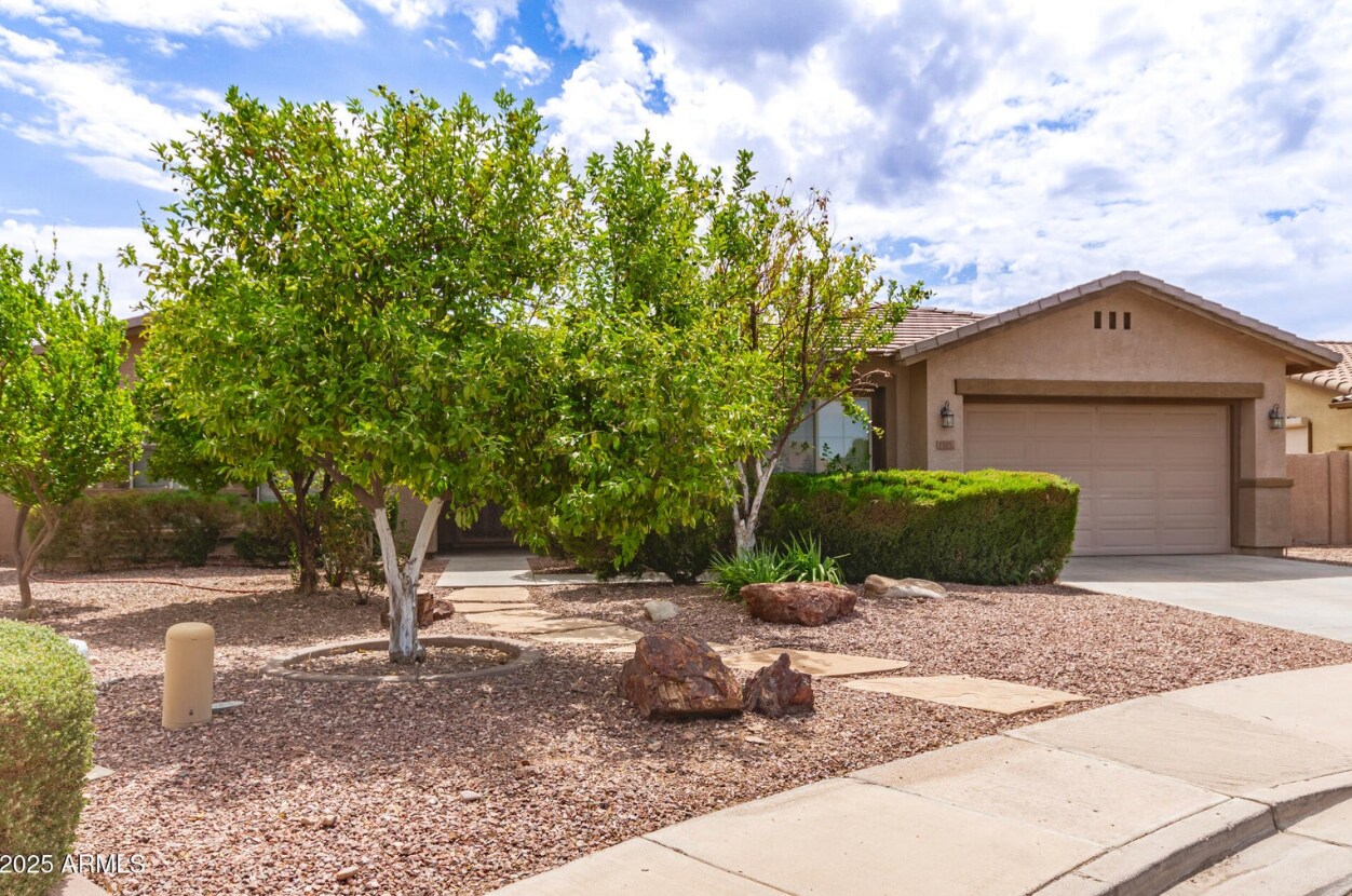 Building Photo - 1515 N Los Alamos Cir