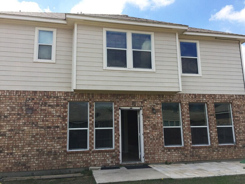 Building Photo - 340 Turquoise Dr