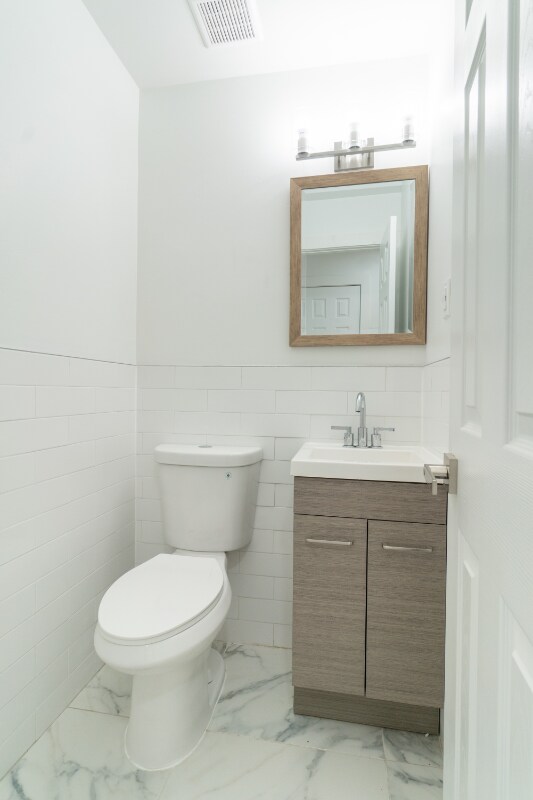 Building Photo - 501 Adams Ln