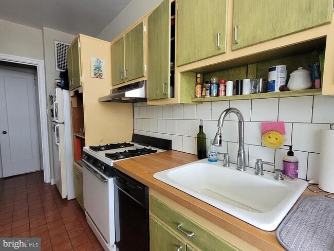 Building Photo - 2031 Locust St