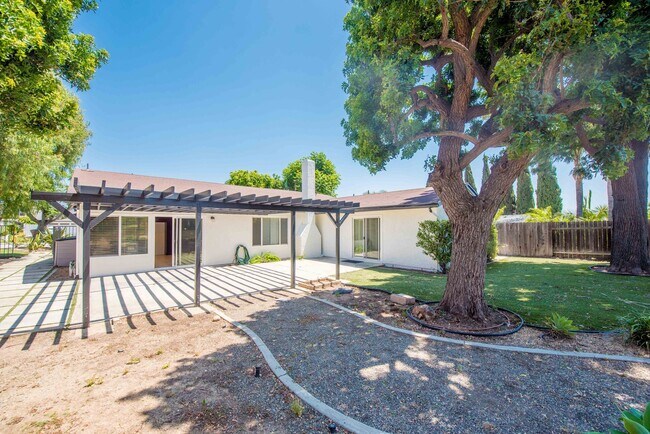 Building Photo - Spacious 4 Bedroom Home in Quiet Yorba Linda Neighborhood