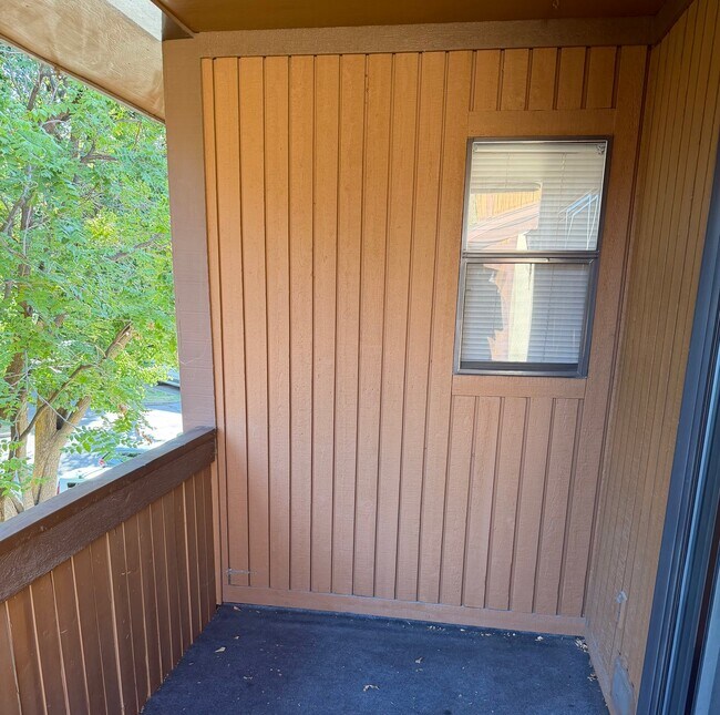 Building Photo - 6884 Countrywoods Cir
