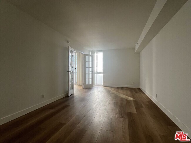 Building Photo - 10390 Wilshire Blvd