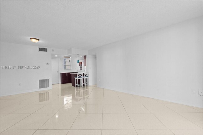 Building Photo - 2999 Point E Dr