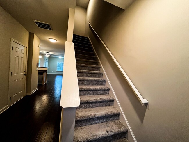 Primary Photo - Cozy 3 bedroom, 2 1/2 bathroom townhome in...