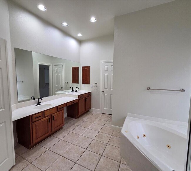 Building Photo - 8213 Endeavor Cir