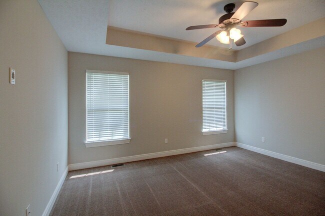 Building Photo - 4 Bedroom Home w/ 3-Car Garage