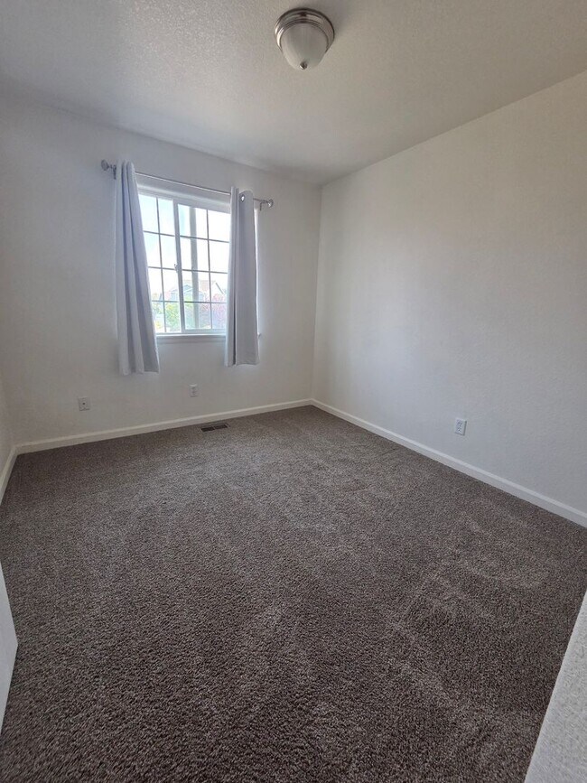 Building Photo - GREAT 3-BDRM, 3-BATH, 2-STORY + BMST. HOME AVAILABLE FOR IMMEDIATE OCCUPANCY IN GRAPEVINE!