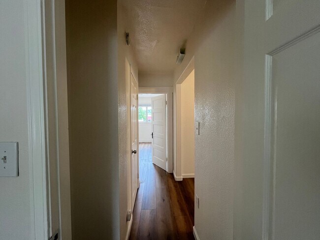 Building Photo - 1434