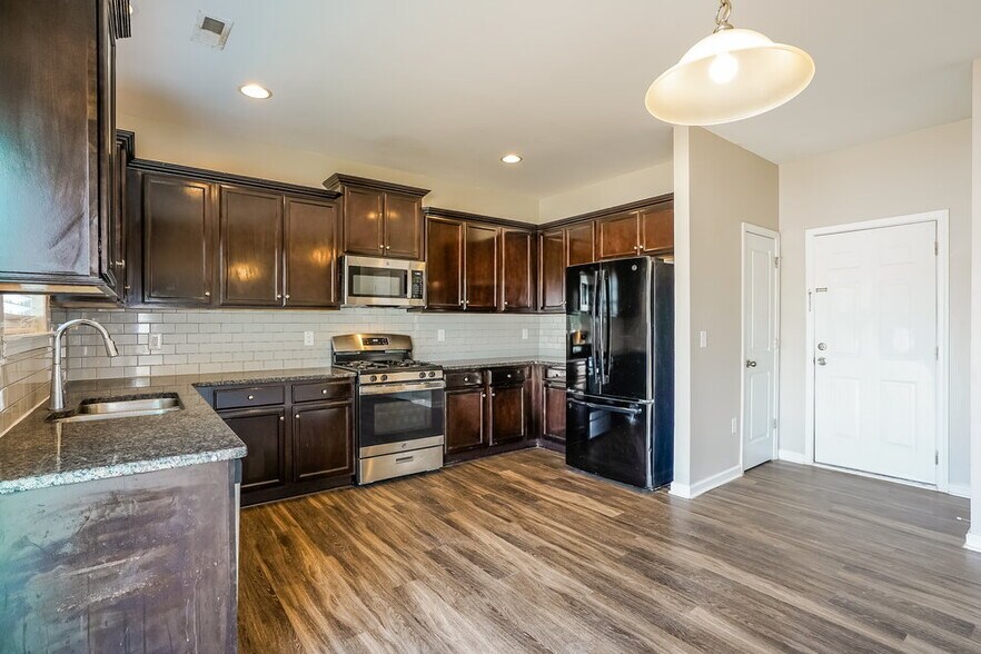 Building Photo - 21 Relict Dr