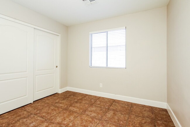 Building Photo - 3320 W Glass Ln