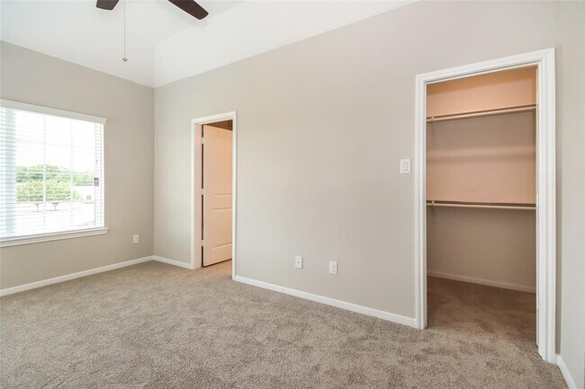 Building Photo - 18735 Lake Harbor Ct