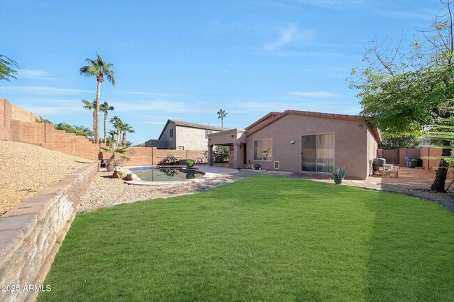 Building Photo - 1642 W Windsong Dr