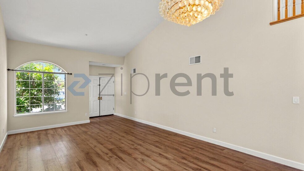 Building Photo - Unit