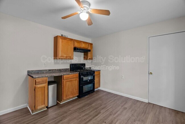 Building Photo - 9724 Dennis Dr