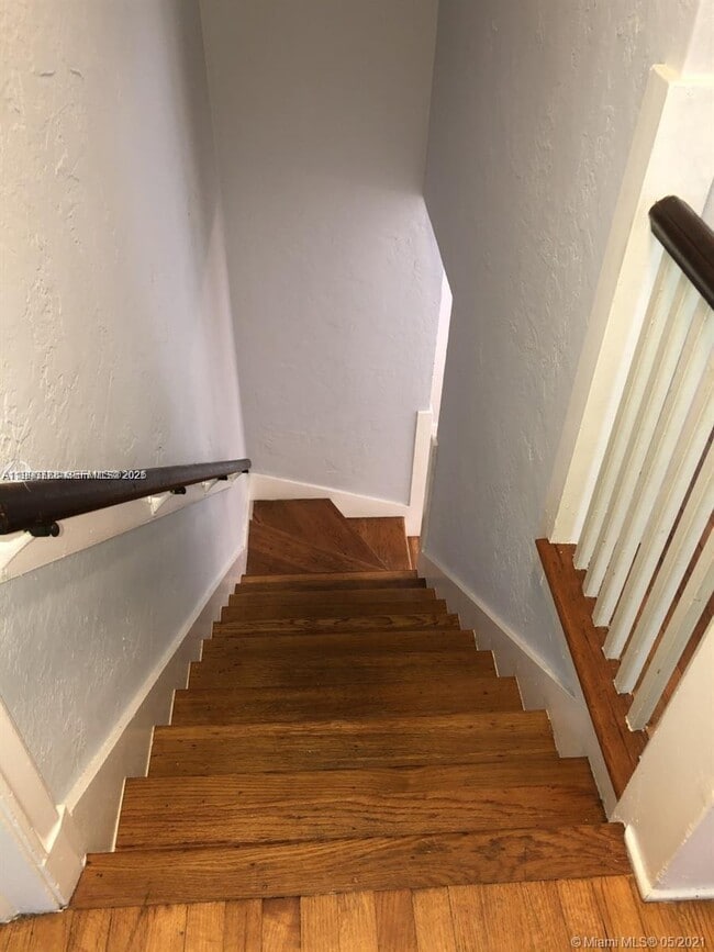 Building Photo - 329 W 28th St