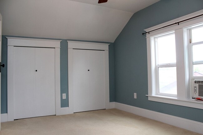 Building Photo - 5002 SE 97th Ave