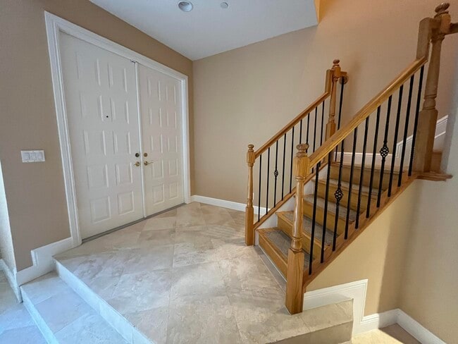 Building Photo - 270 NE 69th Cir