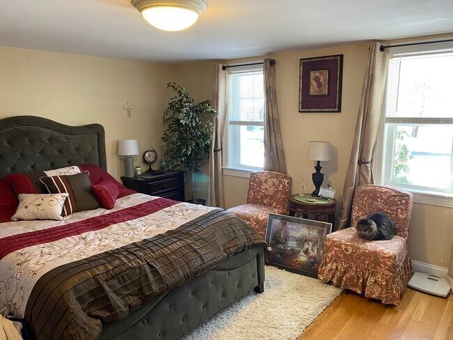 Building Photo - 84 Lake Rd