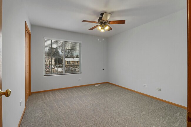 Building Photo - 1462 Glen Ellyn Rd