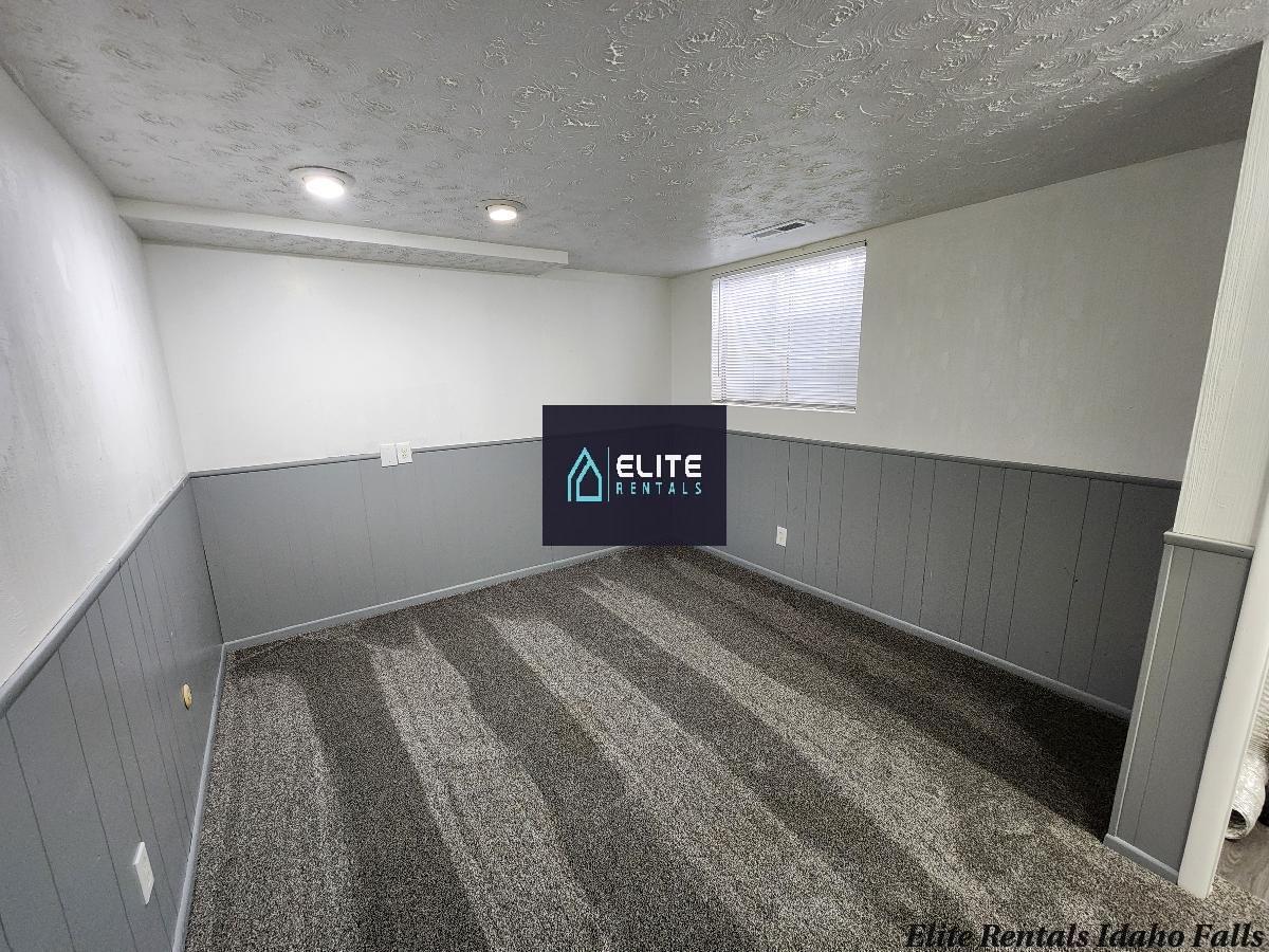 Building Photo - 1528 Falcon Dr